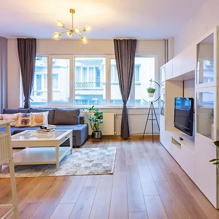 Central Apartment *